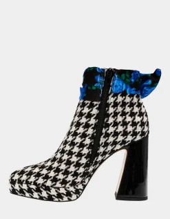 Betsey Johnson Idris Black/White<Women Shoes